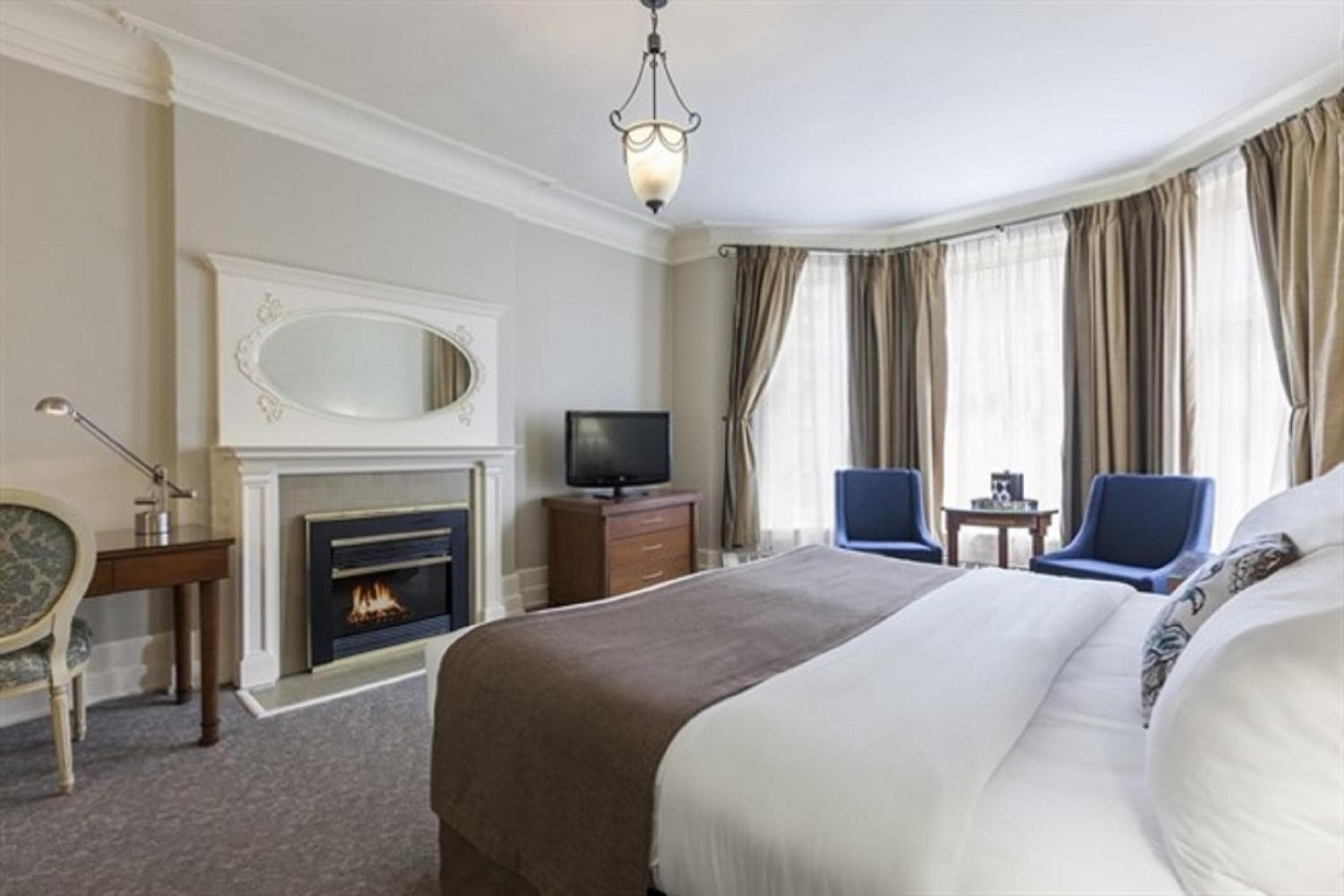 Deluxe King Room with Fireplace