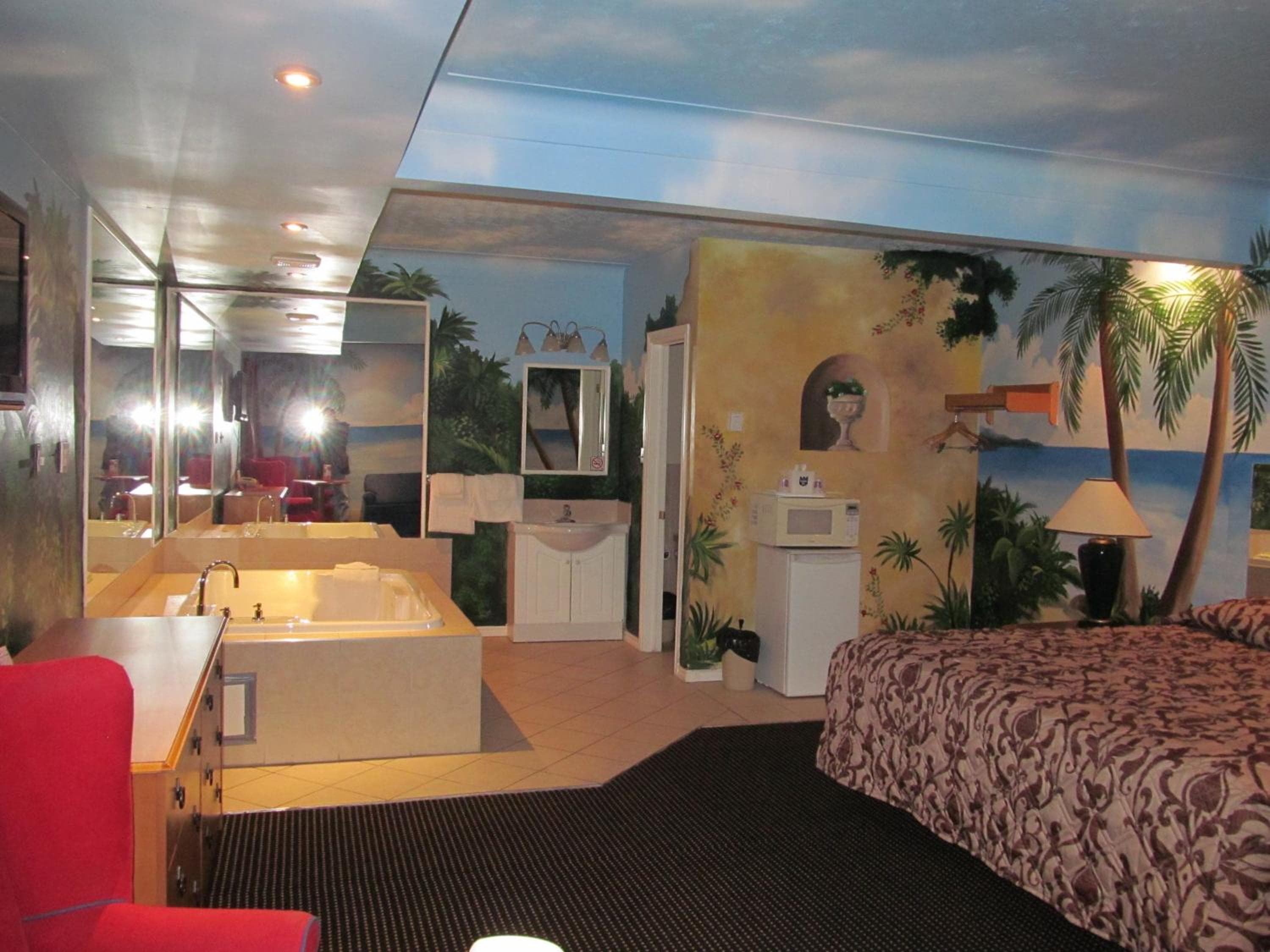 King Room with Hot Tub - Non-Smoking