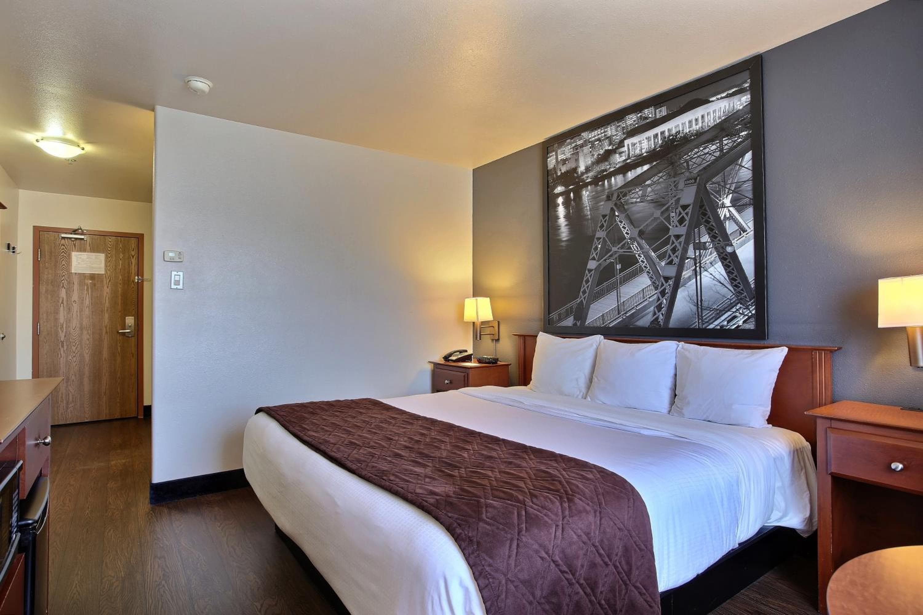 Deluxe King Room - Non-Smoking