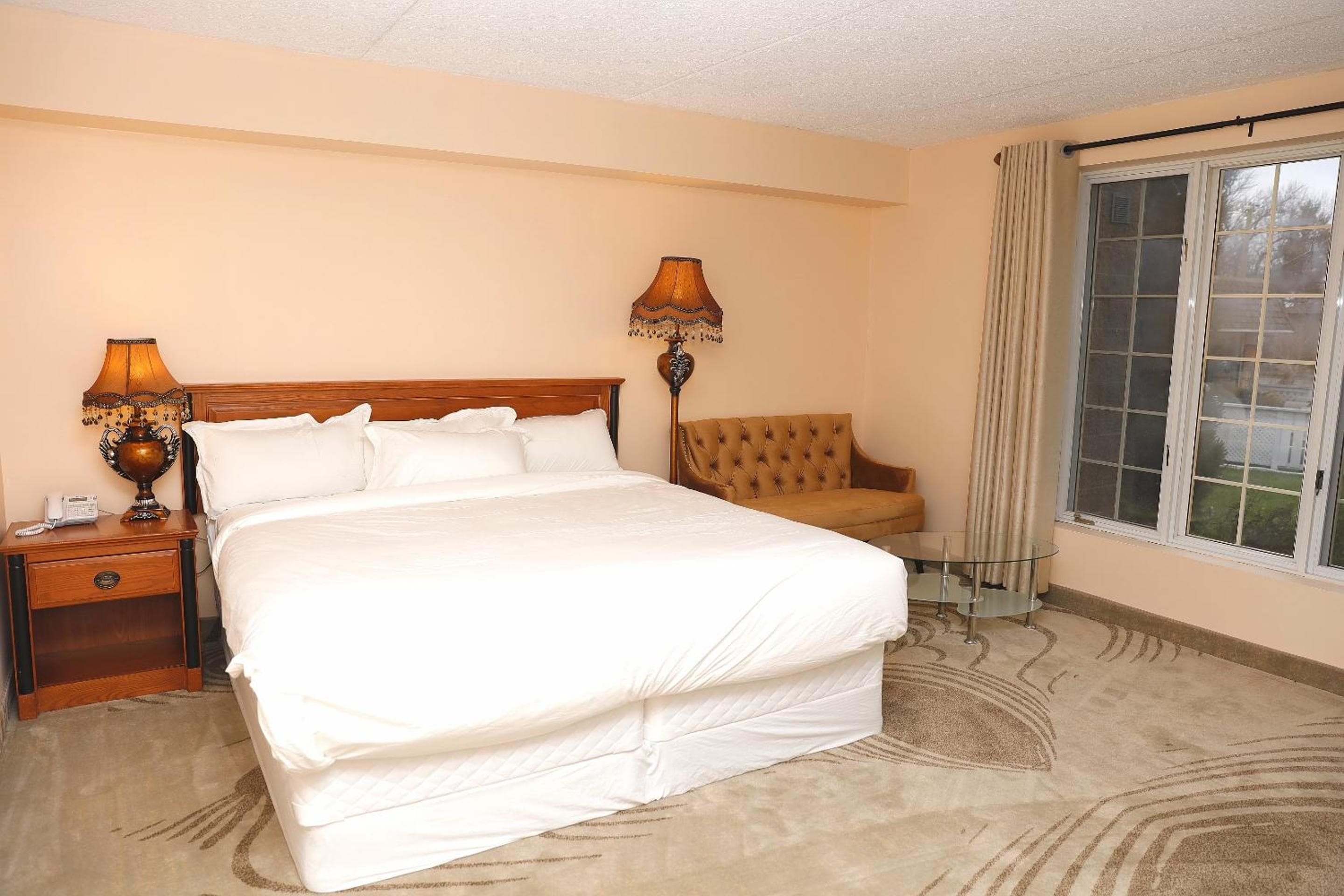 Deluxe Double Room (2 Adults + 1 Child)