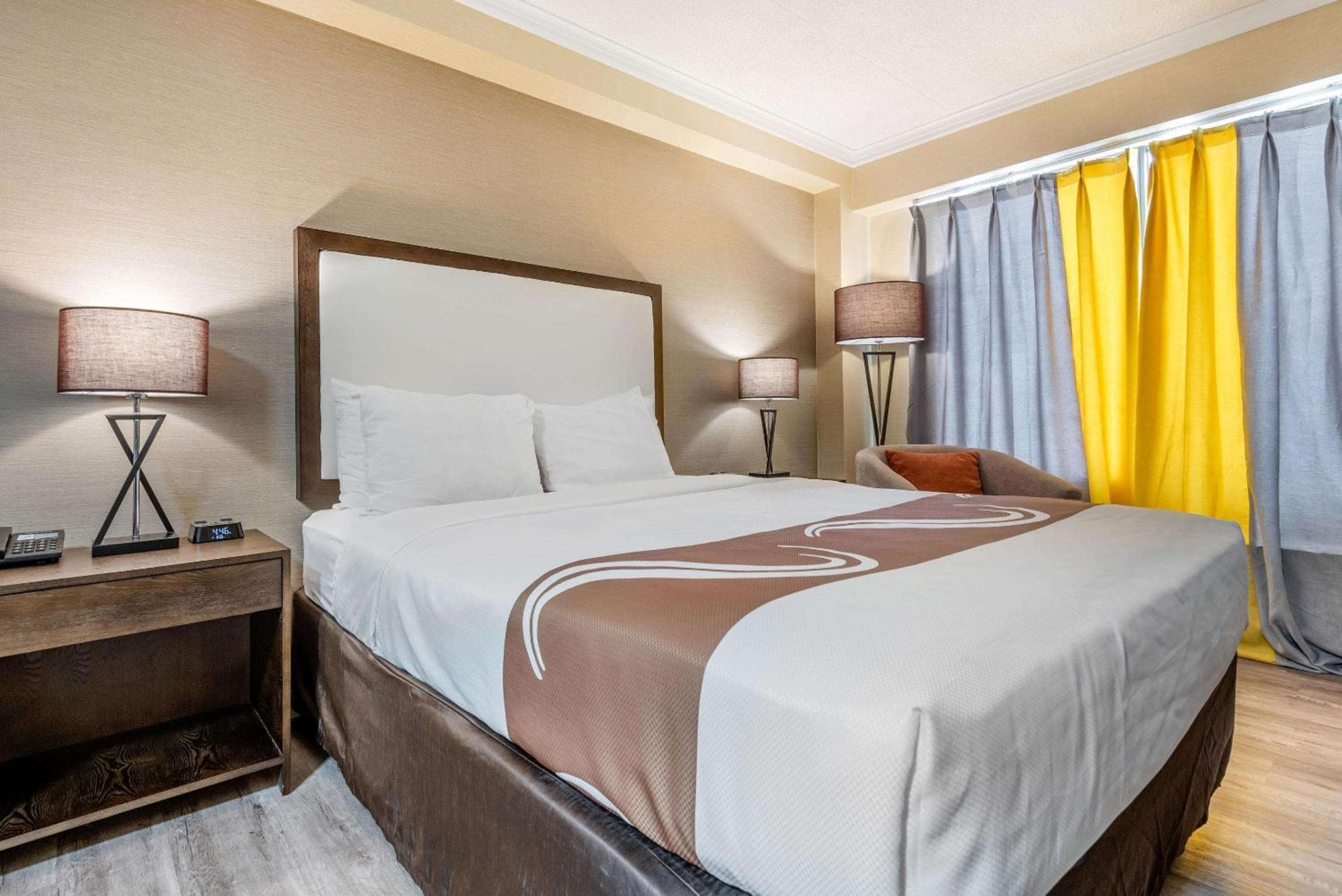 Queen  Room - Non-Smoking