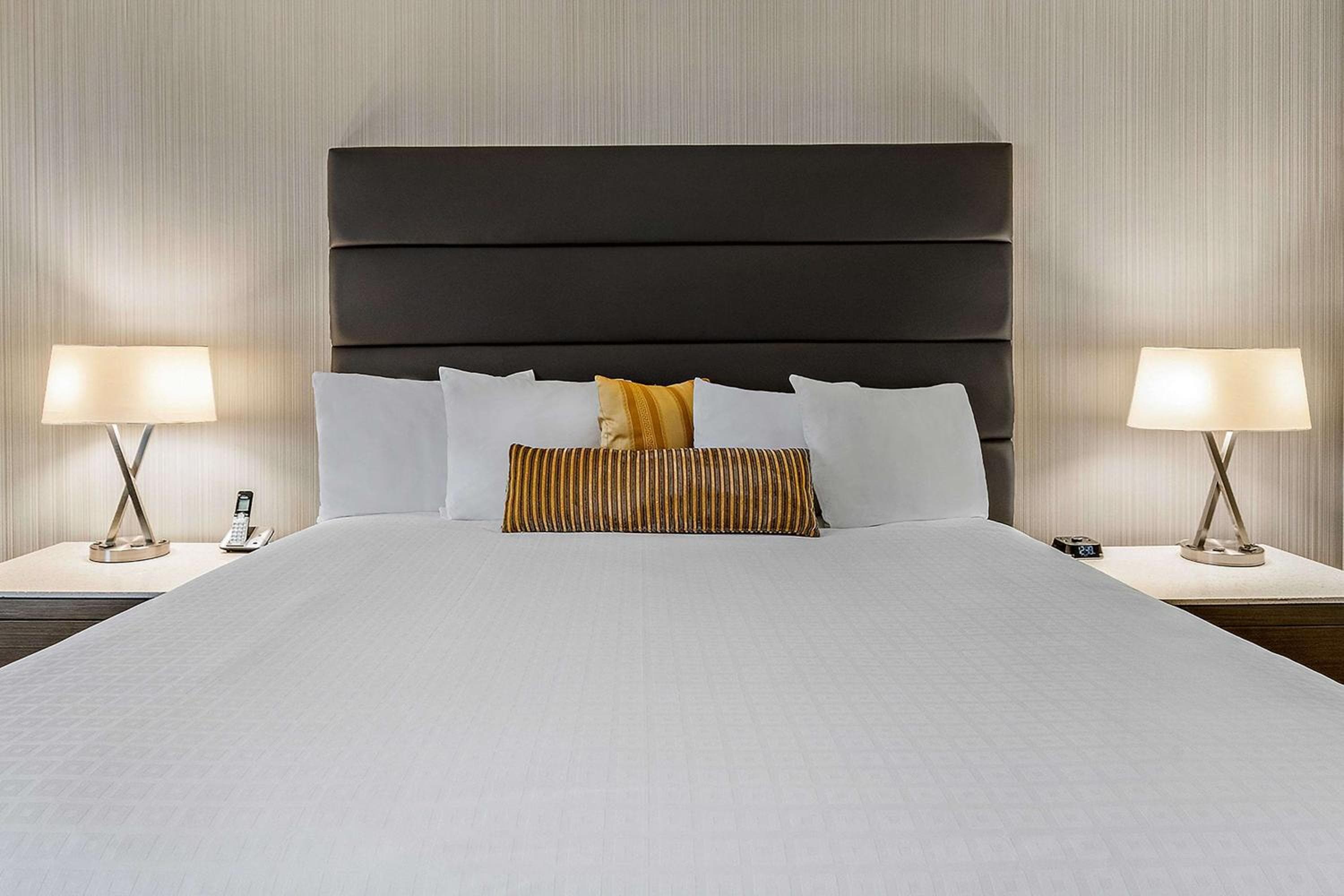 King Suite with Mountain View