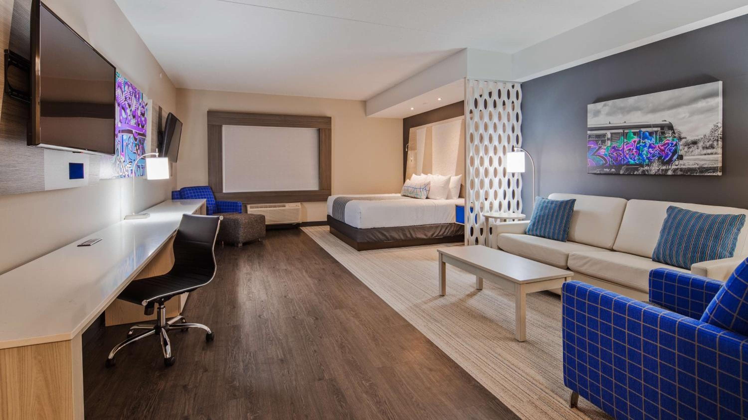 King Suite with Sofa Bed - Non-Smoking