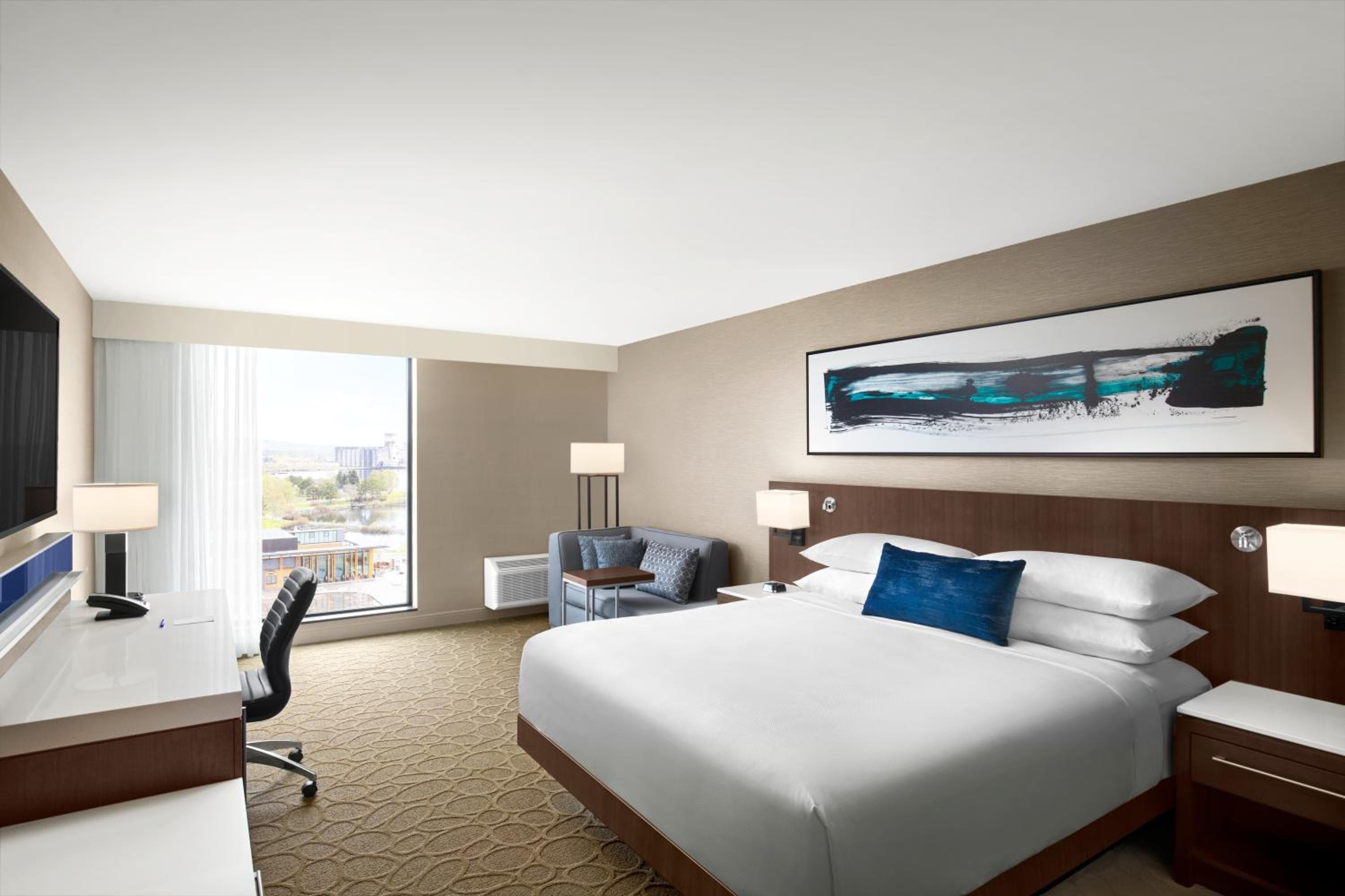Guest room, 1 King, Partial lake view