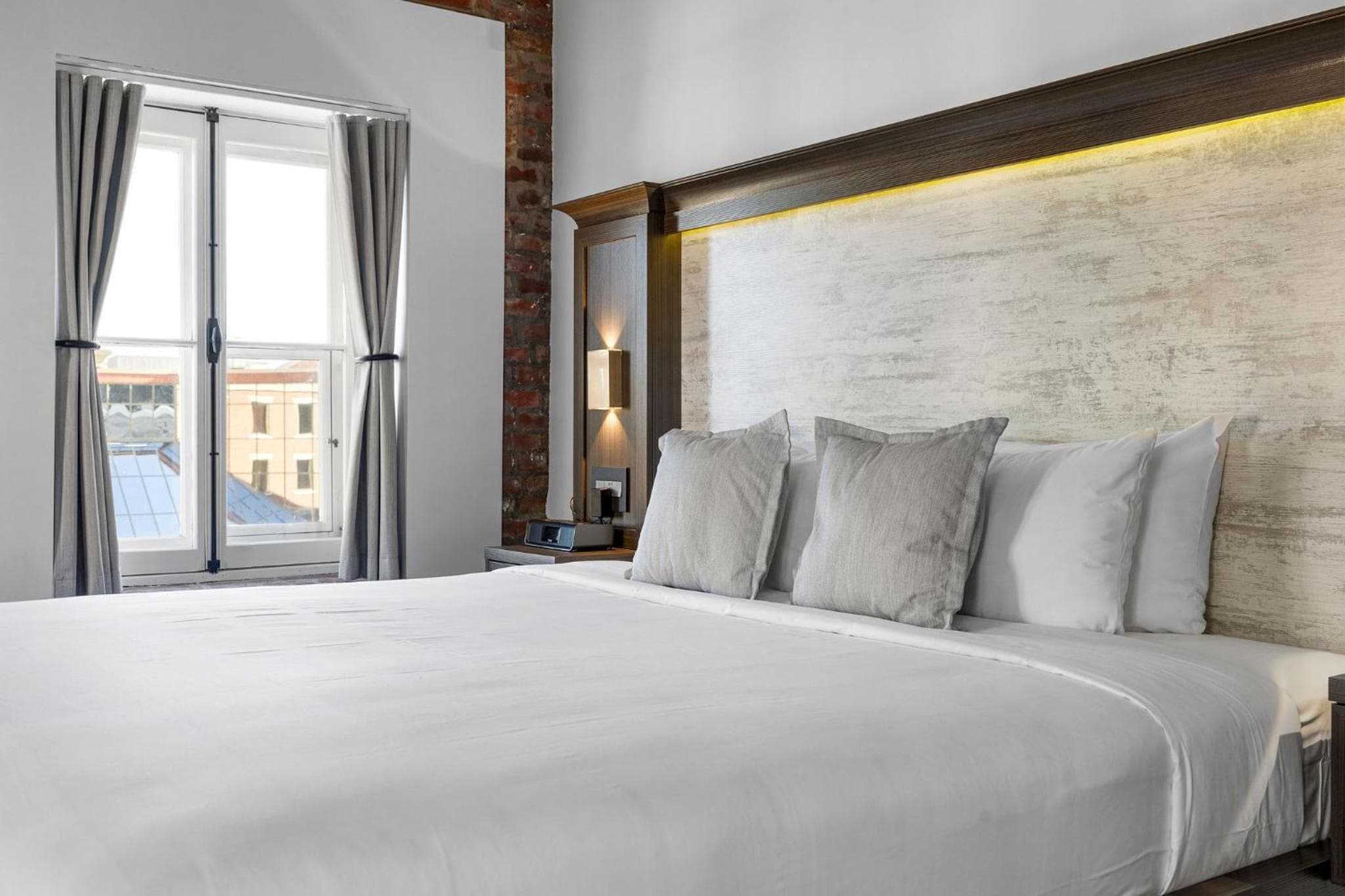 Deluxe Plus Room / Kitchenette / Animals Permitted on 1st floor ($)