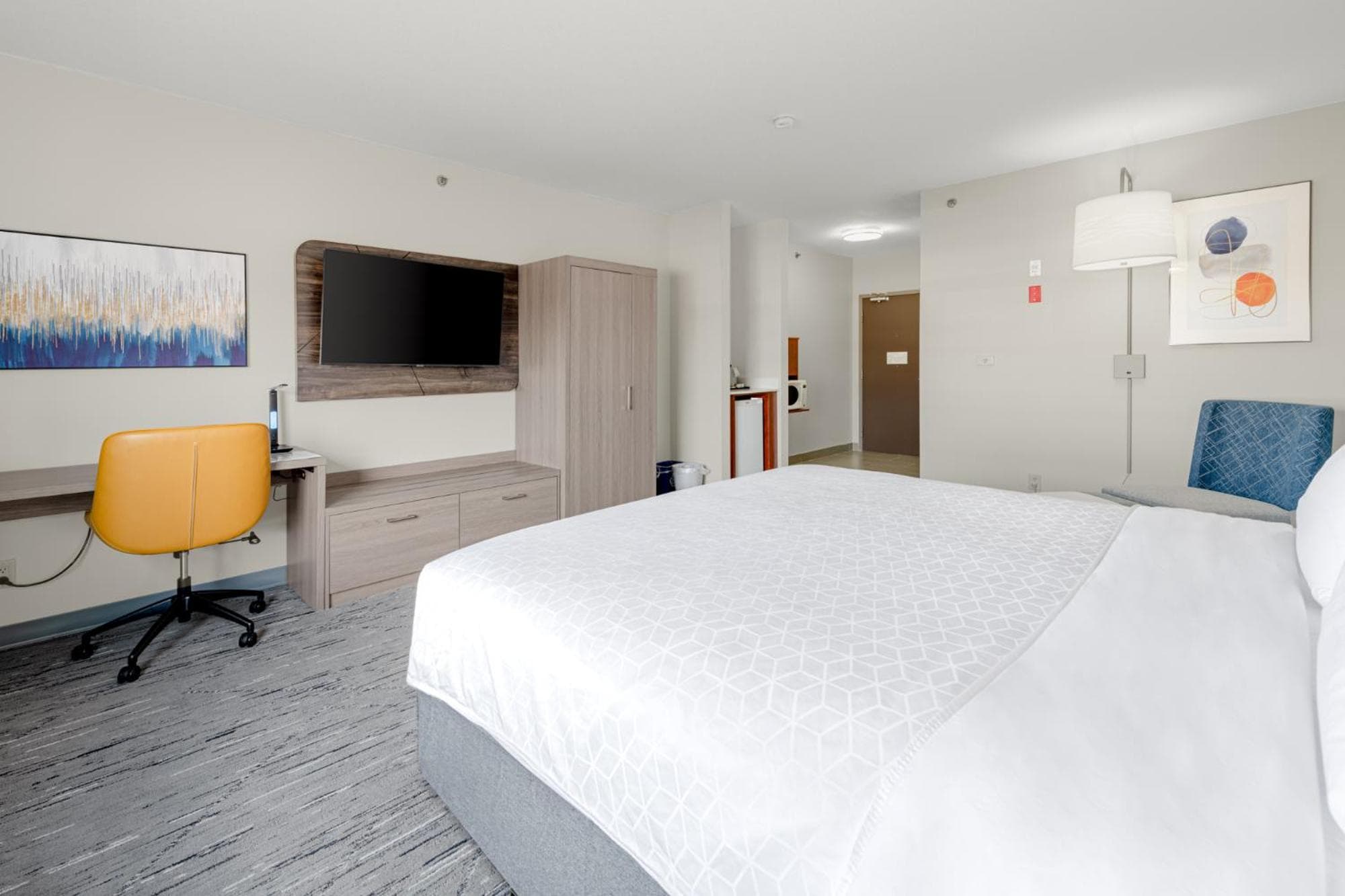 King Room with Roll-In Shower - Disability Access