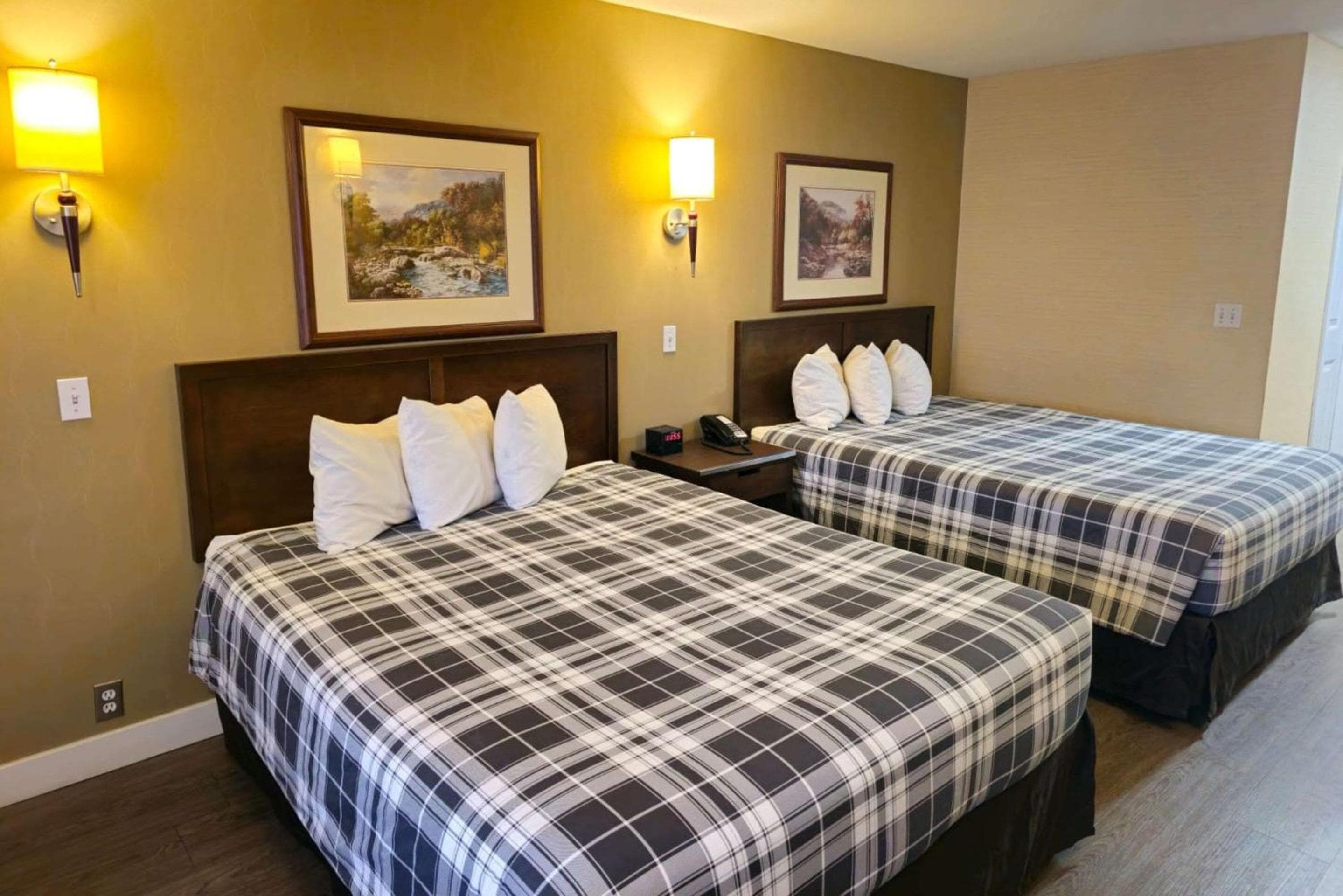 Efficiency Suite with Two Queen Beds - Non-Smoking