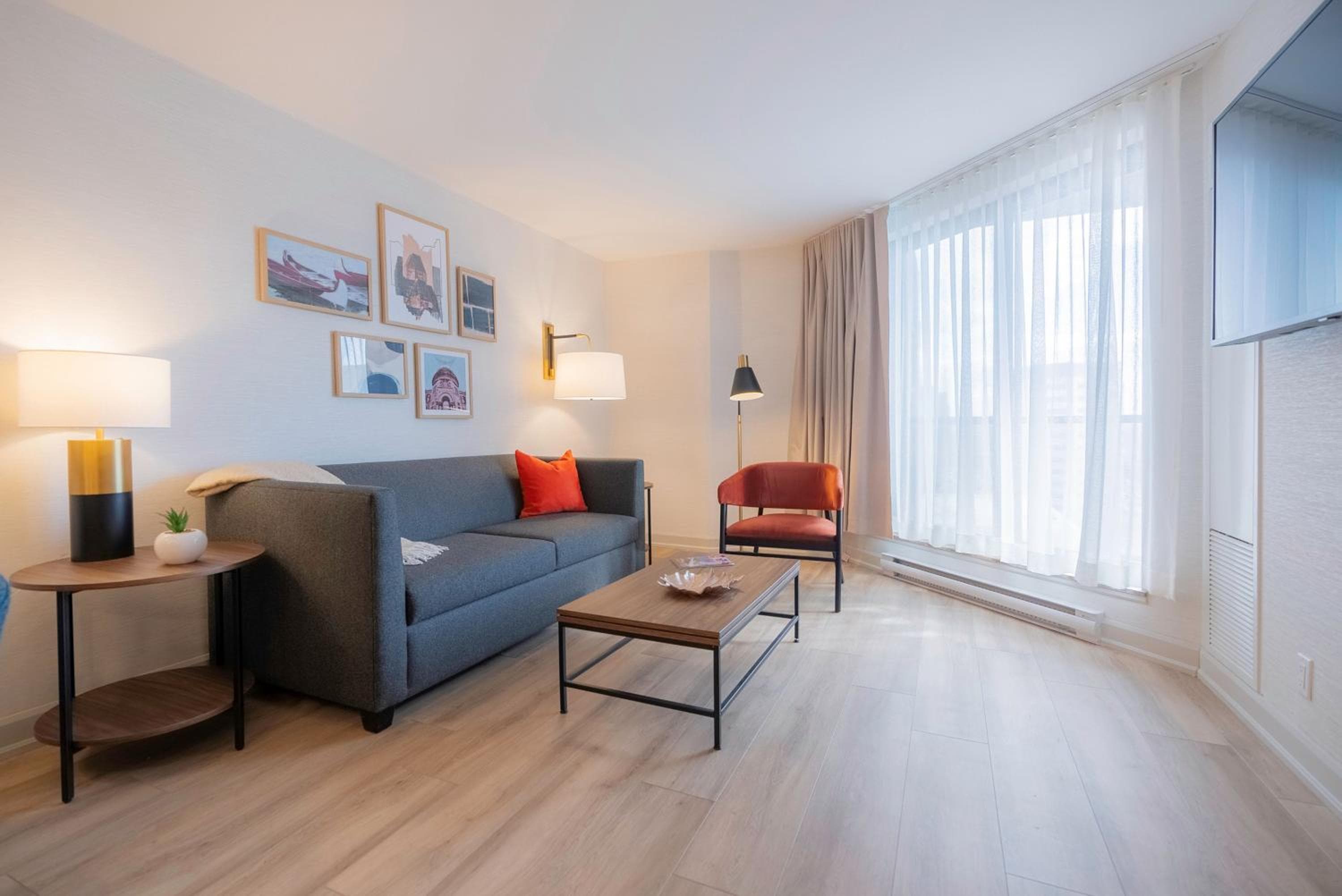 Modern One Bedroom King Suite