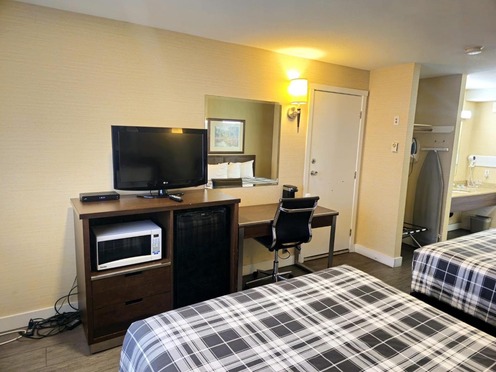 Standard Queen Room with Two Queen Beds - Non-Smoking