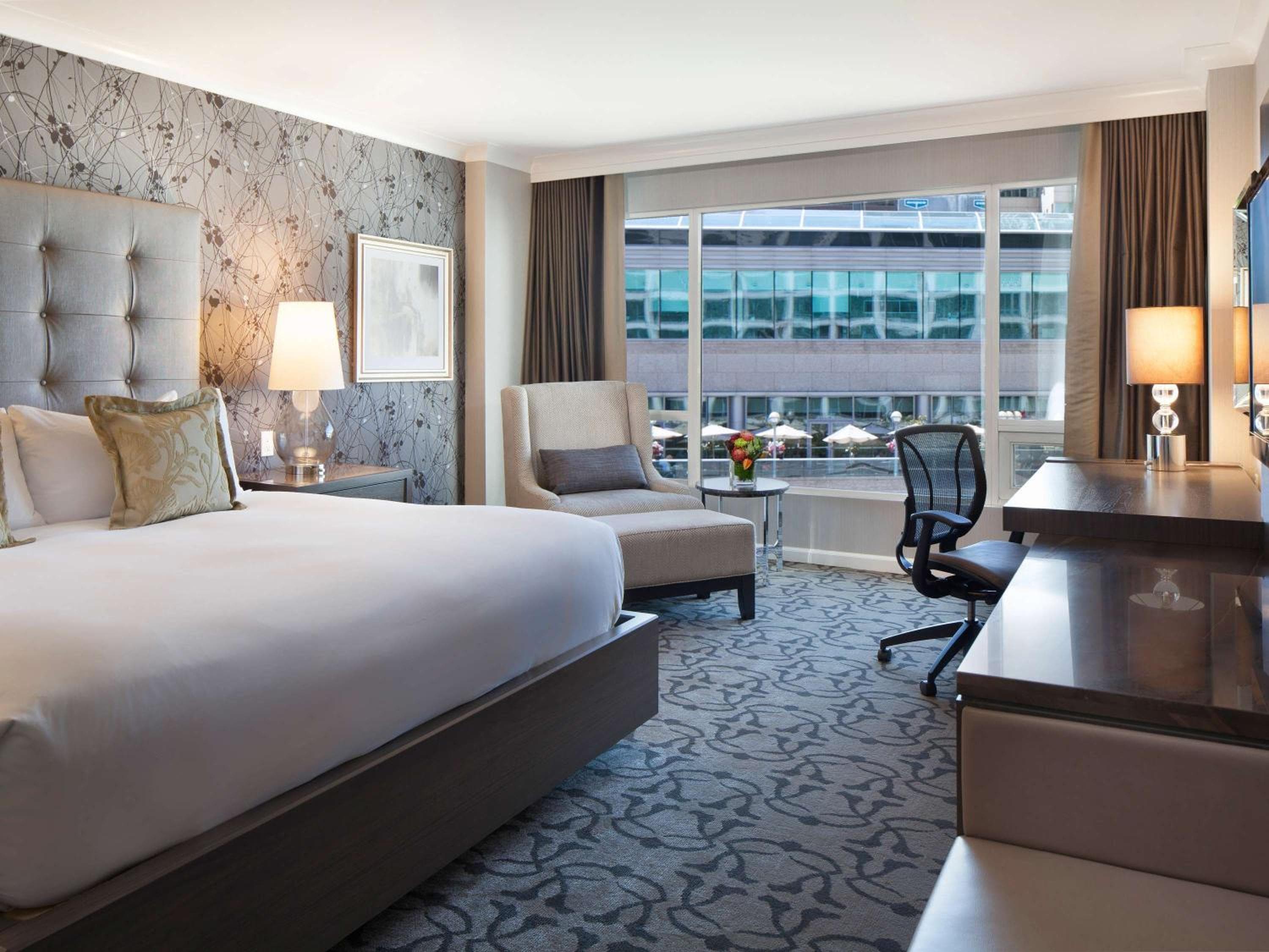 Fairmont Gold City View King Room