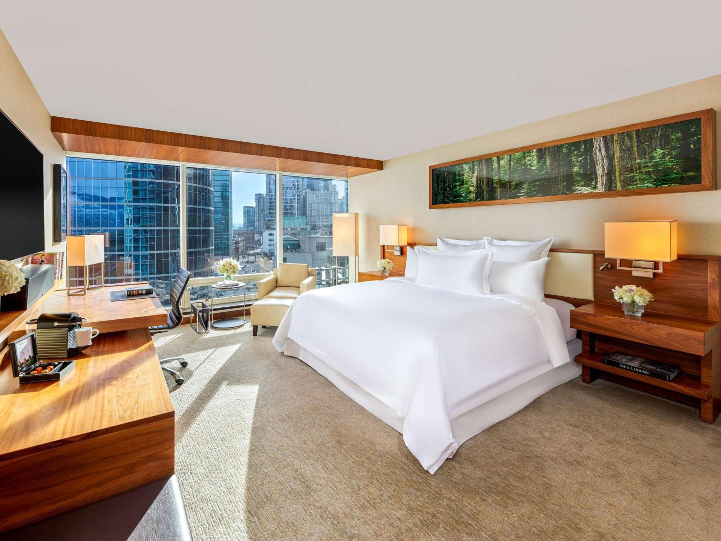 Deluxe Partial Harbor View Room with King Bed