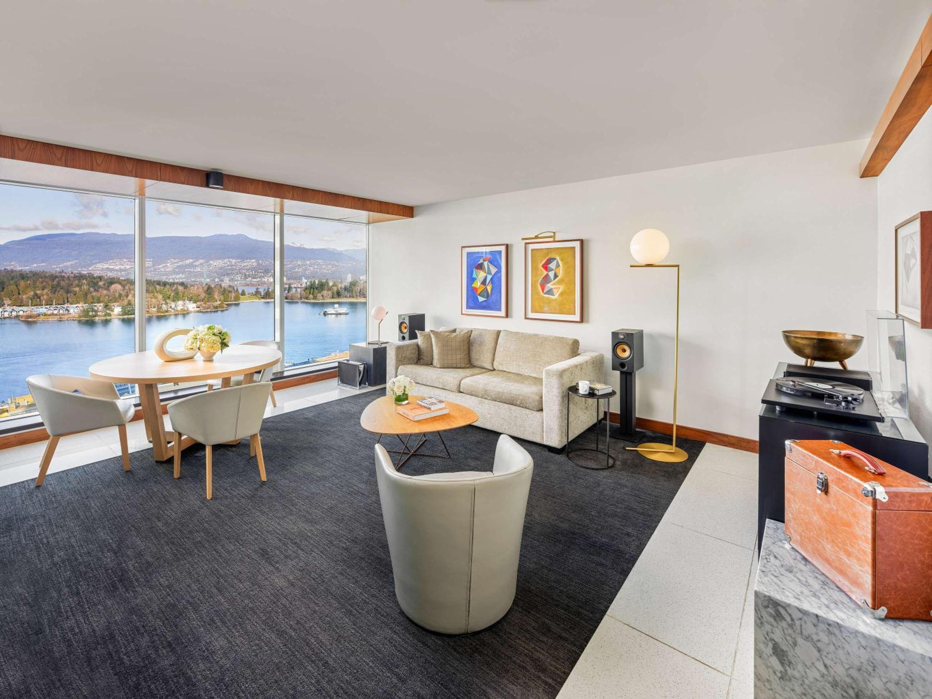 Signature Harbor King Suite with Harbor View