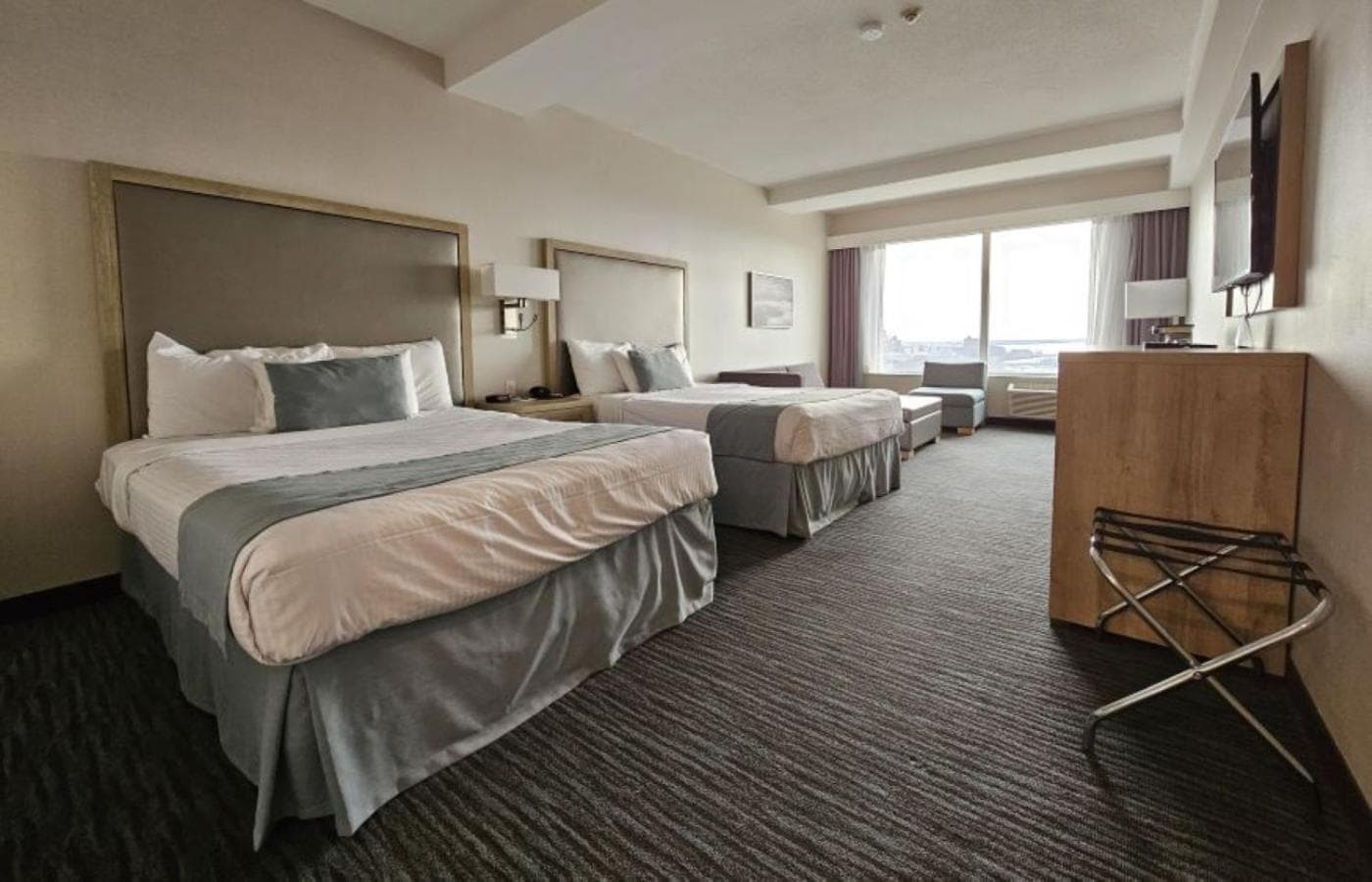 Riverview Jr Suite Guest room, 2 Queen & Sofa bed