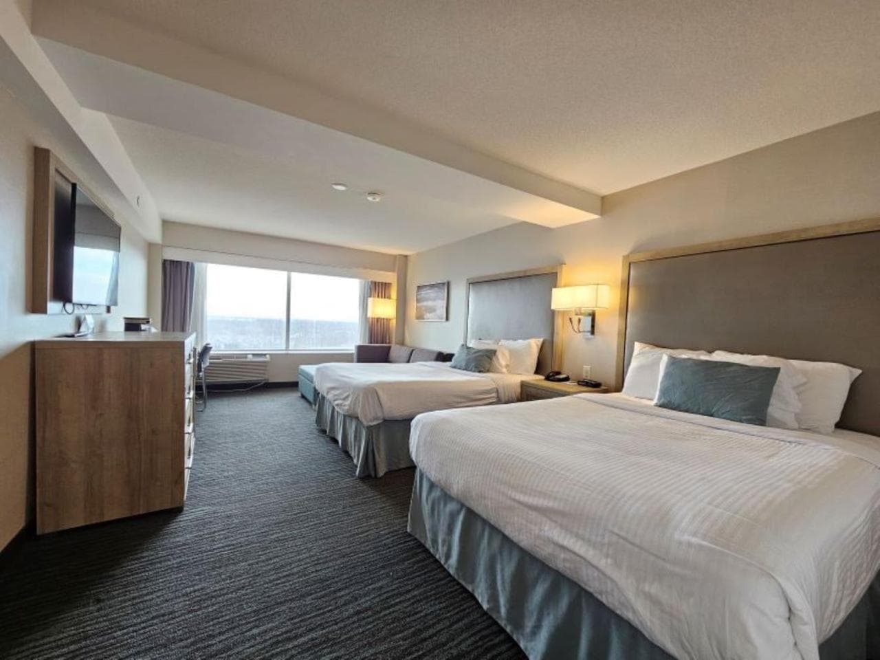 Riverview Deluxe Guest room, 2 Queen Beds & Sofa Bed