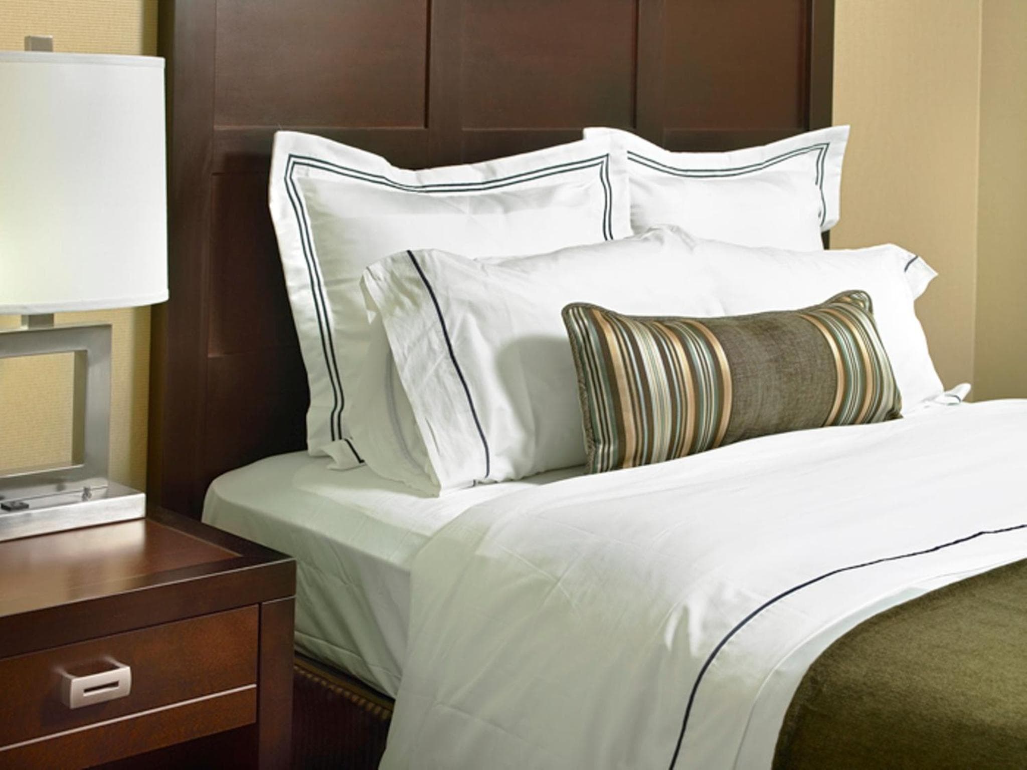 Queen Room - Non-Smoking