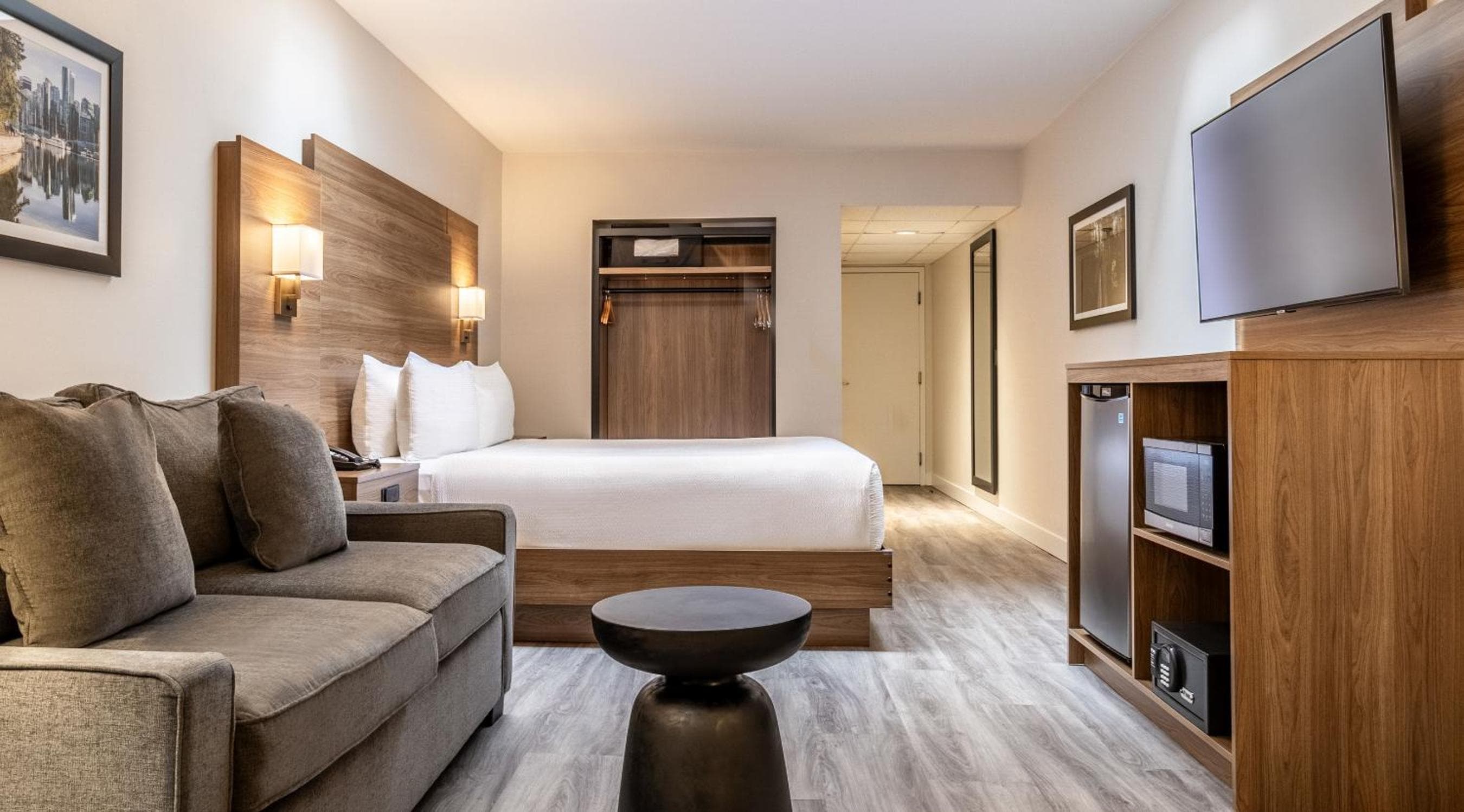 One queen bed with sofa bed – interior