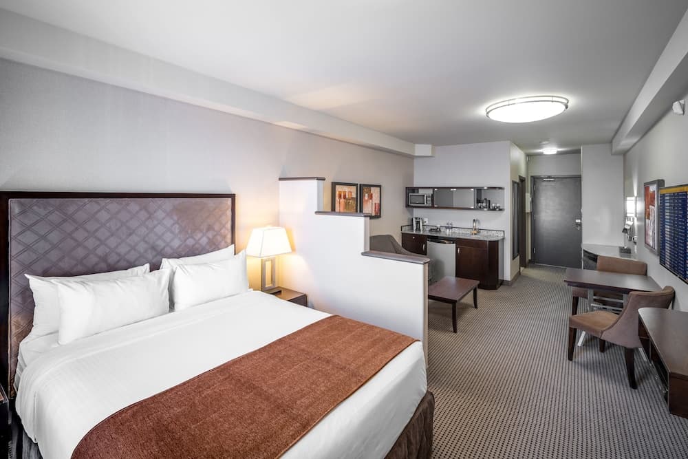 Diamond Studio Queen Suite