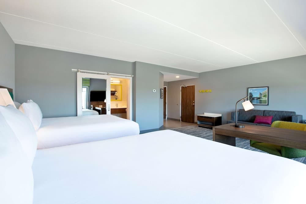 Studio Suite, 2 Queen Beds, Non Smoking, Refrigerator & Microwave (Wet bar)