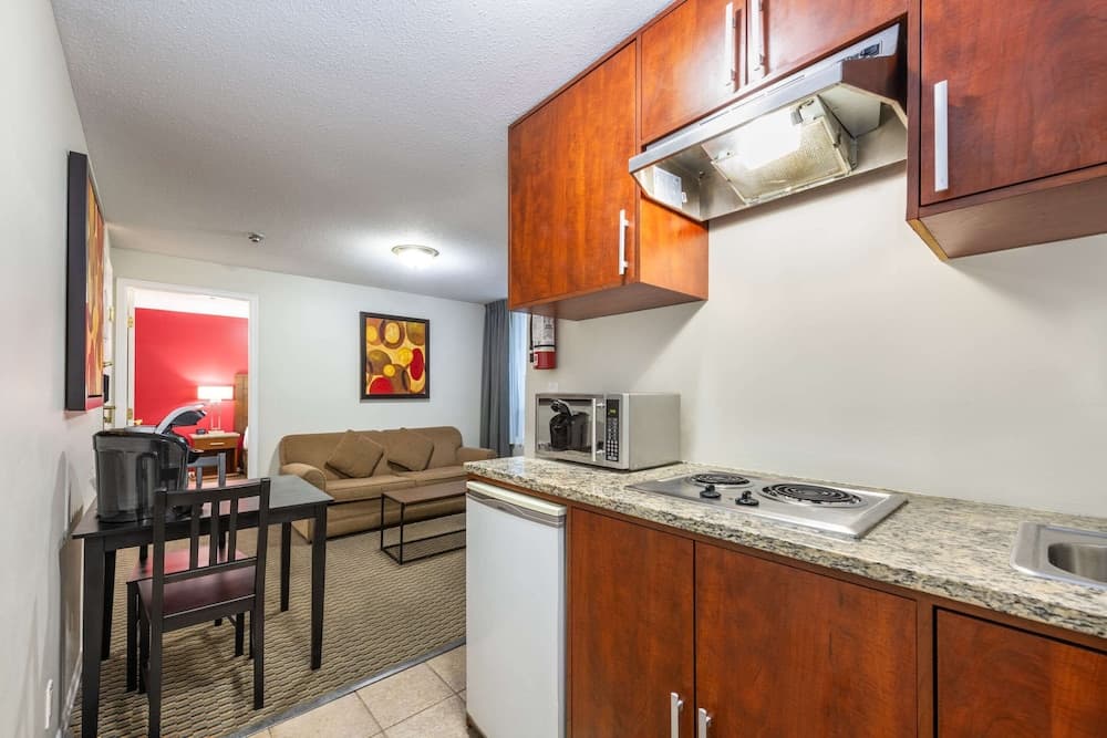 Suite, 1 Queen Bed with Sofa bed, Non Smoking