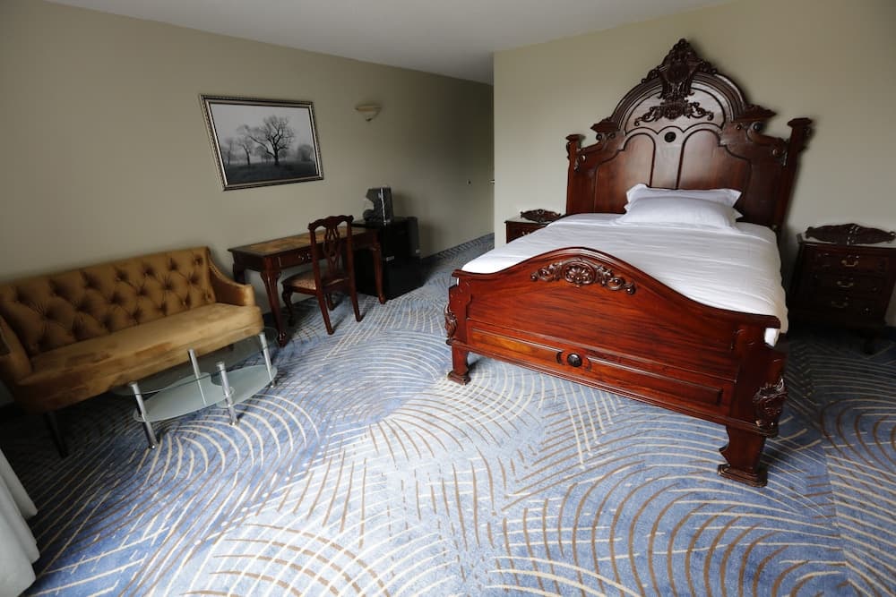 Classic Room, 1 Queen Bed, Non Smoking