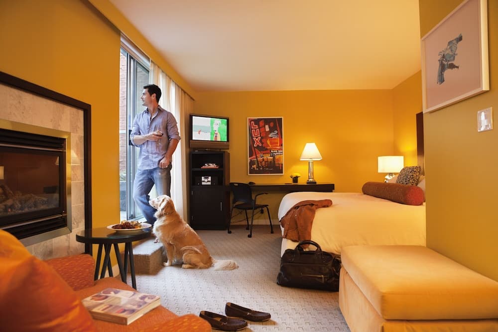 Room, 1 Queen Bed (Secret Garden)