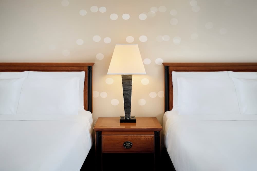 Standard Room (2 Queen Beds and 1 Sofa Bed)