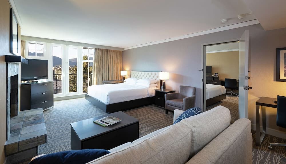 Premier Studio, 1 King Bed with Sofa bed, Kitchen