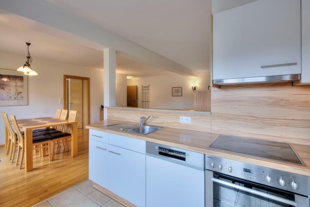 Standard Room, 1 Queen Bed