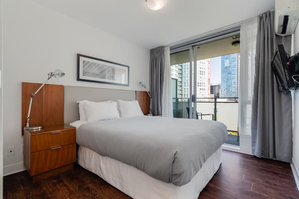 Deluxe Room, 1 King Bed with Sofa bed (Deluxe One Bedroom Suite)