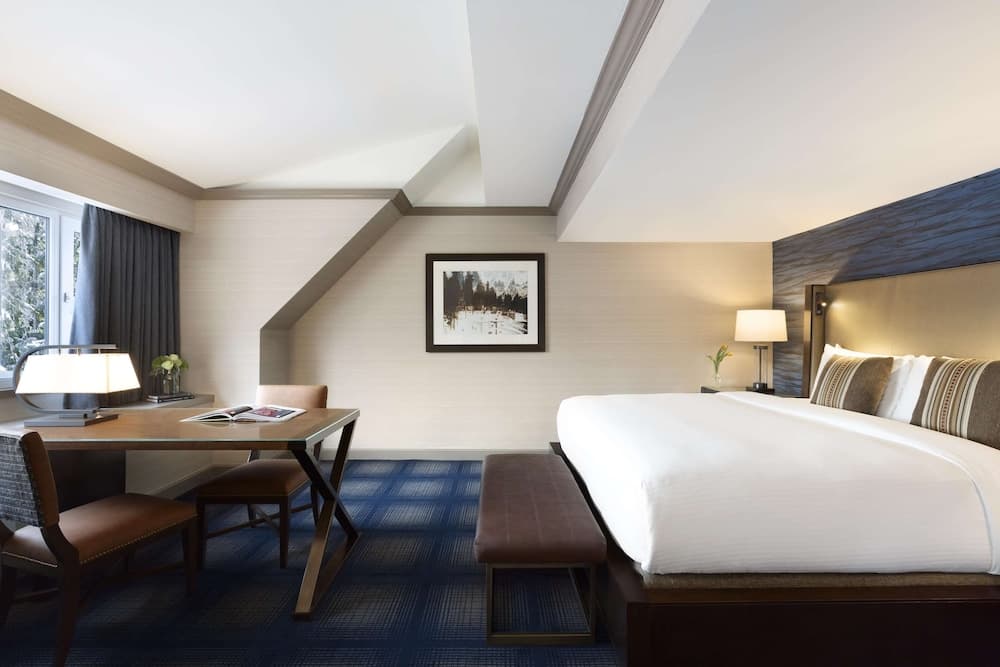 Suite, 1 King Bed (Alpine)