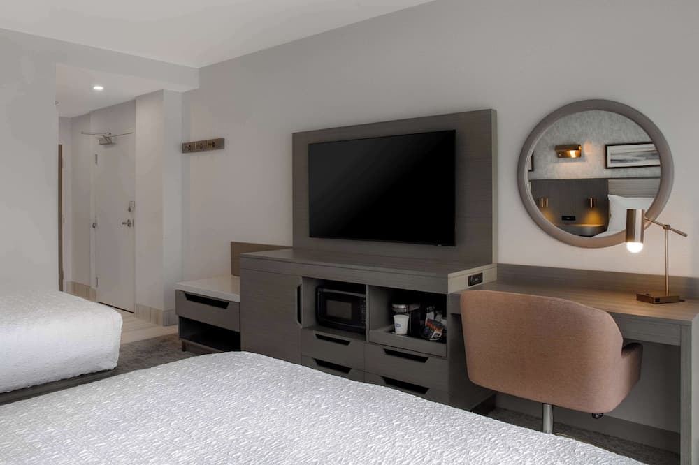 Room, 2 Queen Beds, Refrigerator & Microwave