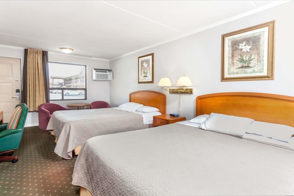 Suite, 2 Queen Beds, Non Smoking