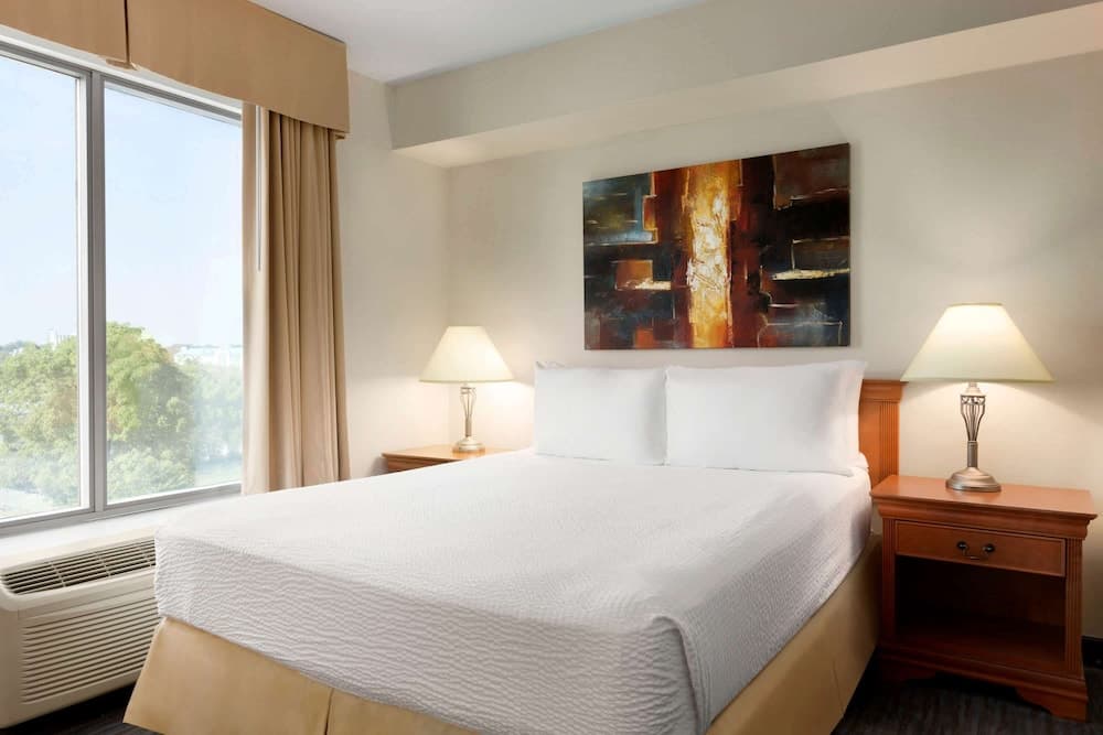 Suite, 1 King Bed, Non Smoking