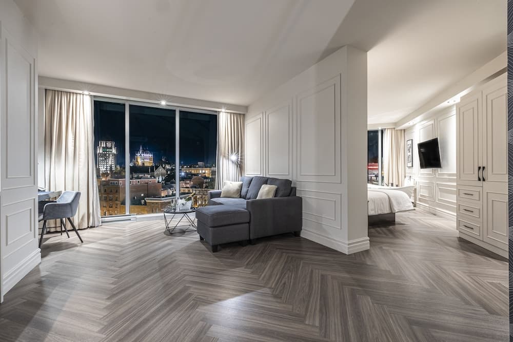 Suite Citadine with King bed, Old Quebec view