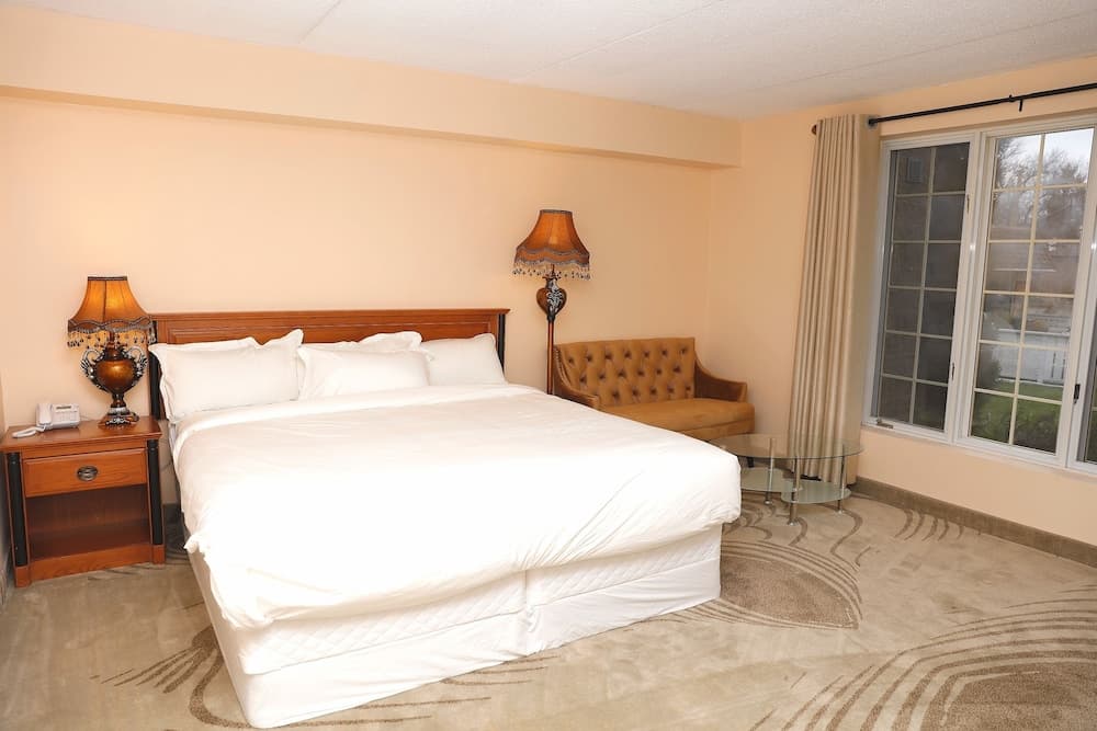 Classic Room, 1 King Bed, Non Smoking