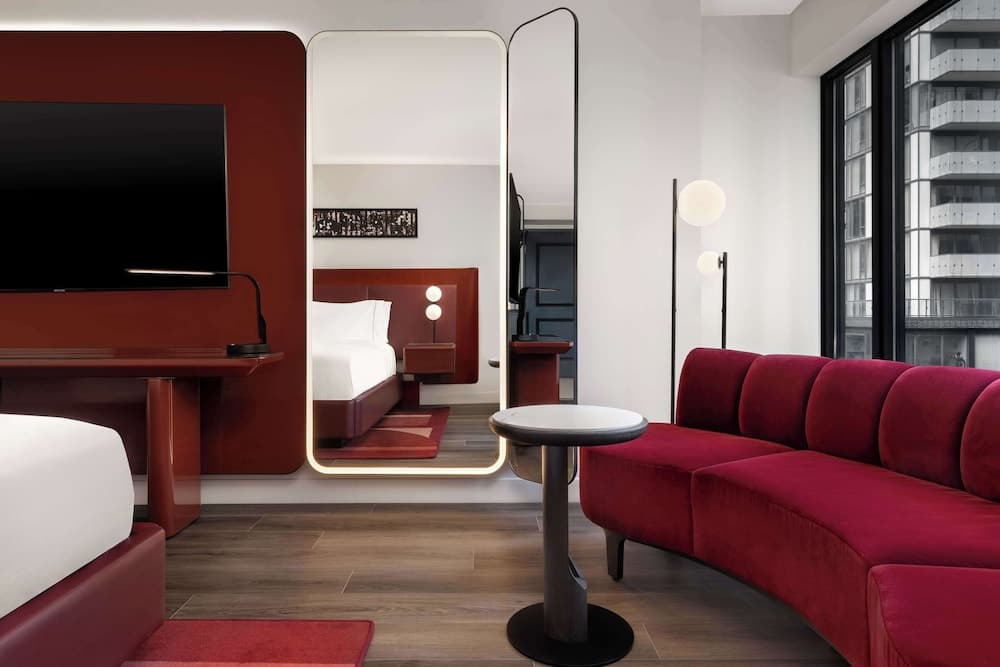 Room, 1 King Bed, Accessible (Mobility, Hearing, Roll-In Shower)