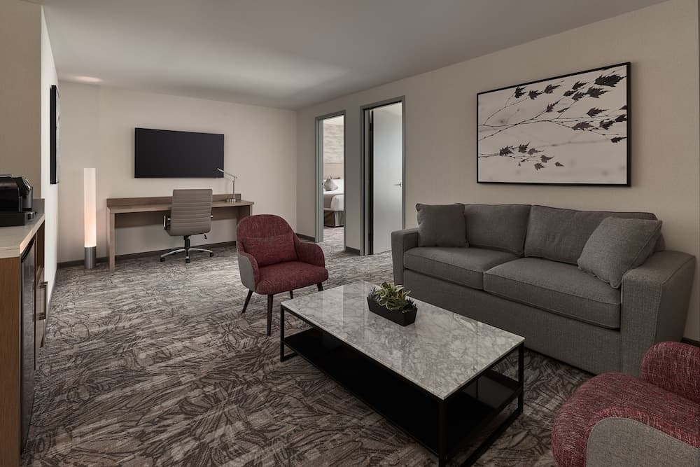 Racetrack Two Bedroom Suite King, Queen