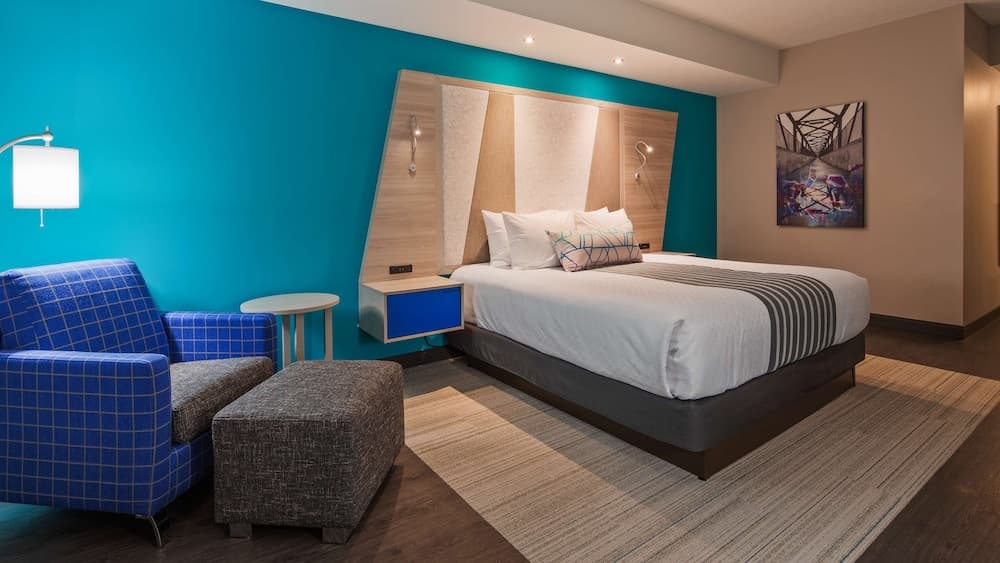 Standard Room, 1 King Bed, Accessible, Refrigerator & Microwave