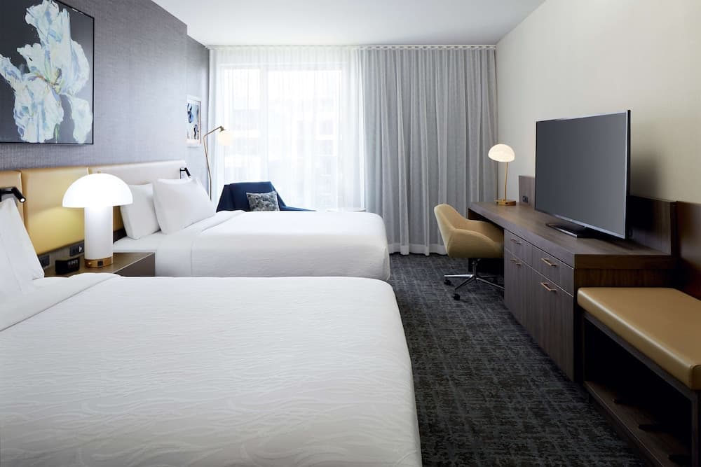 Room, 2 Queen Beds, Accessible (Roll-In Shower)