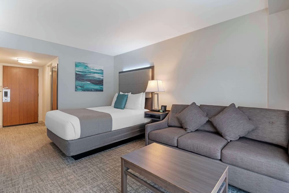 Suite, 1 Queen Bed, Non Smoking (with Sofabed;Separate Living Room)