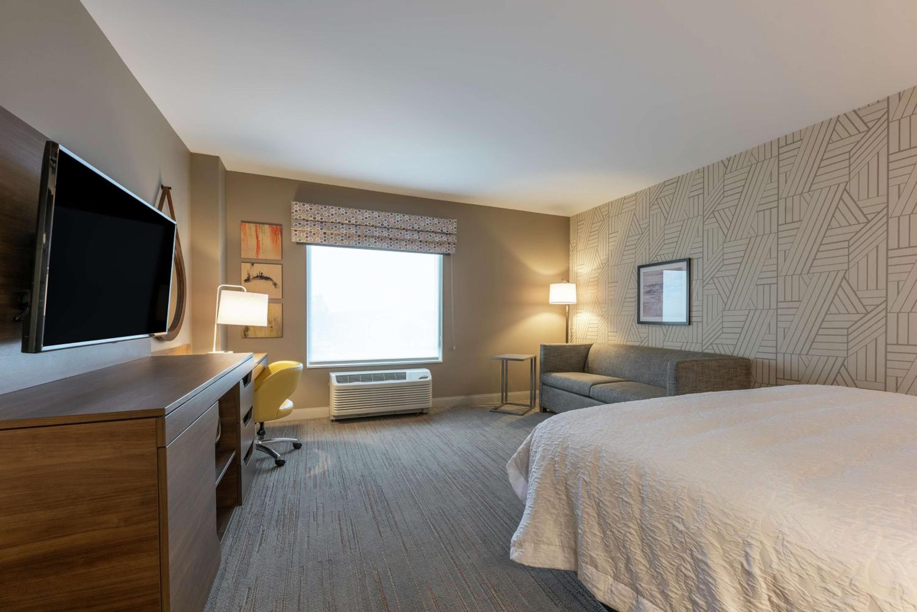 King Room with Sofa Bed - Non-Smoking